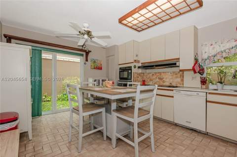 17617 NW 61st Ct N, Hialeah FL - photo 11 of 33