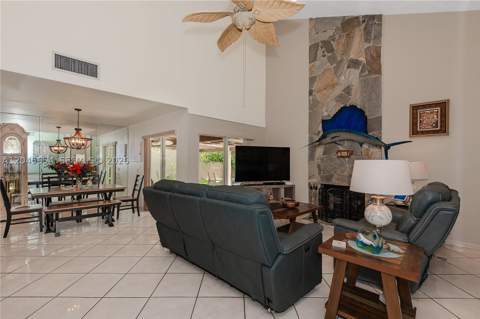17617 NW 61st Ct N, Hialeah FL - photo 6 of 33