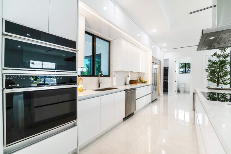 3 bedroom SingleFamilyResidence at 9630 SW 10th Ter, Town Park Heights, Miami — photo 4