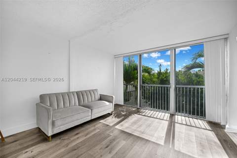 942 NE 199th St 4E, Miami FL - photo 15 of 46