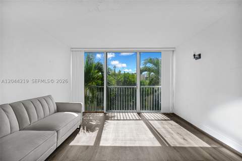 942 NE 199th St 4E, Miami FL - photo 16 of 46