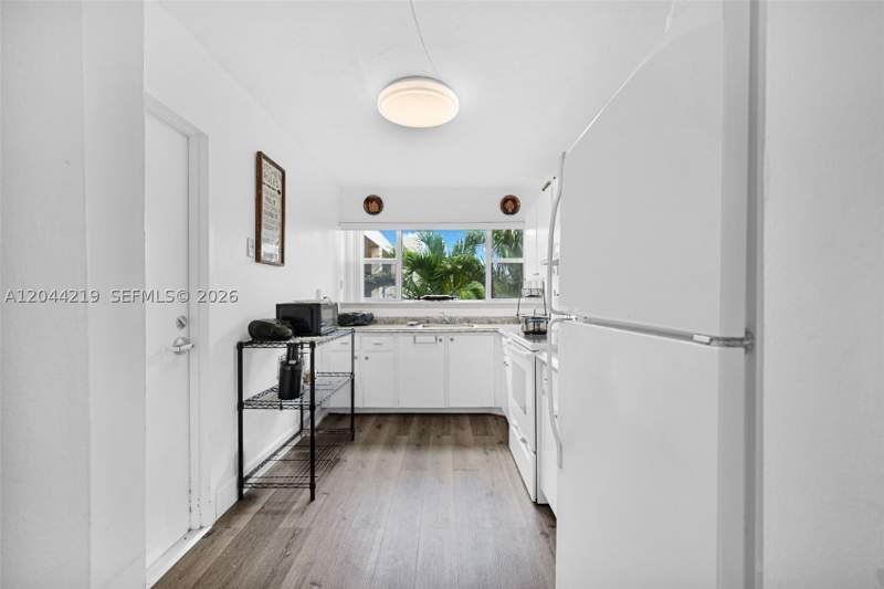 1 bedroom Condominium at 942 NE 199th St 4E, Lake Park Condo No 1 - Bl, Miami — photo 5