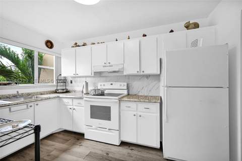 942 NE 199th St 4E, Miami FL - photo 7 of 46