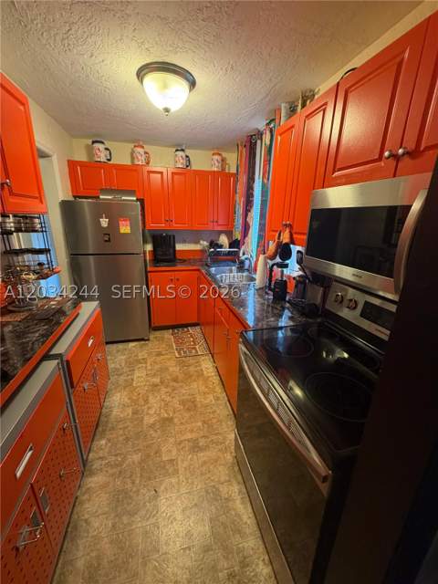 16980 SW 104th Ave, Miami FL - photo 7 of 26