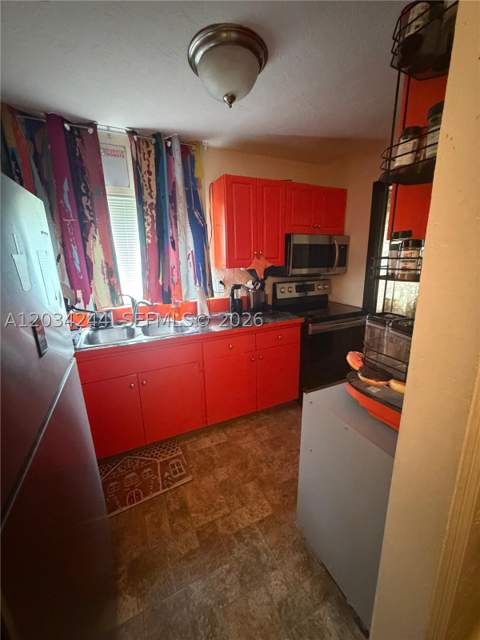 16980 SW 104th Ave, Miami FL - photo 8 of 26