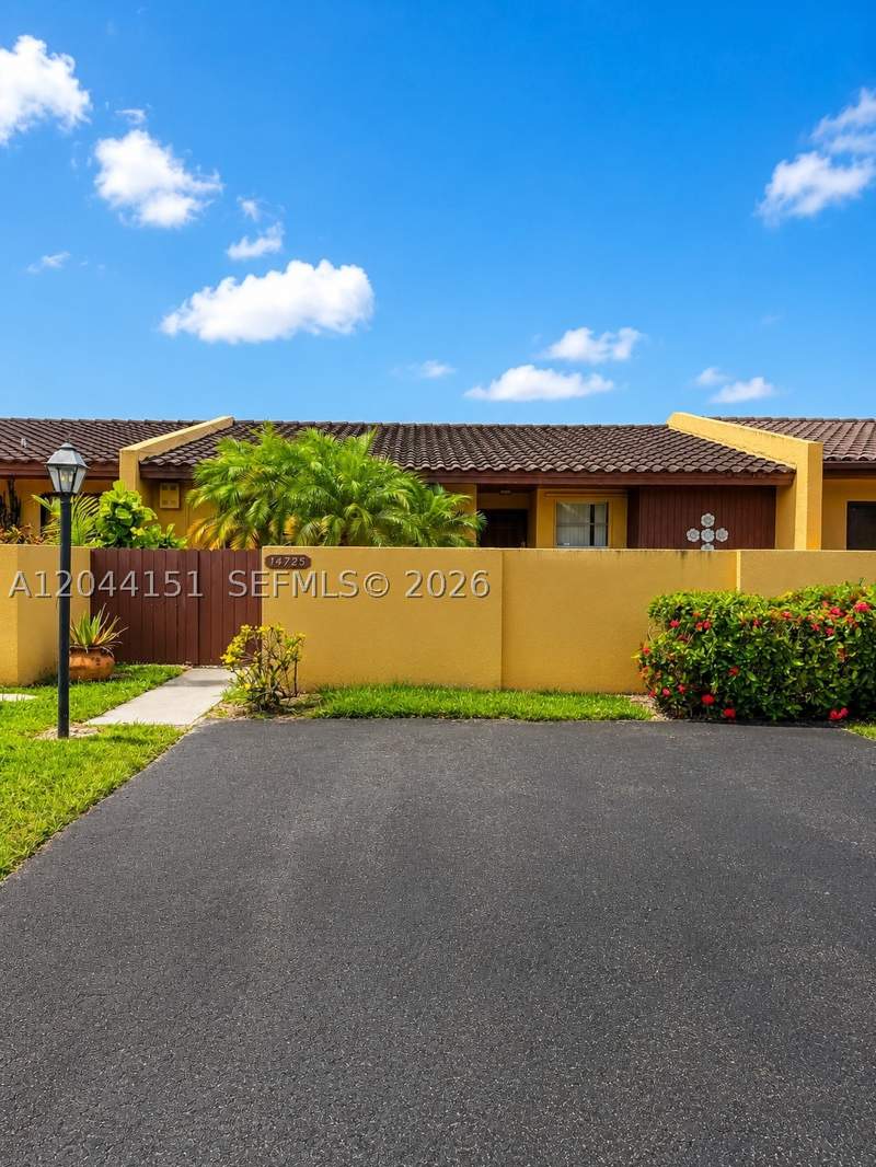 2 bedroom Townhouse at 14725 SW 86th Ln, Kendale Lakes West Townho, Miami — photo 2