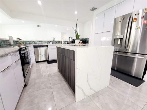 6324 NW 201st Ln, Hialeah FL - photo 11 of 32