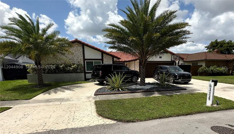 4 bedroom SingleFamilyResidence at 6324 NW 201st Ln, Country Lake Manors Sec 2, Hialeah — photo 3
