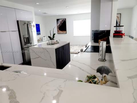 6324 NW 201st Ln, Hialeah FL - photo 9 of 32