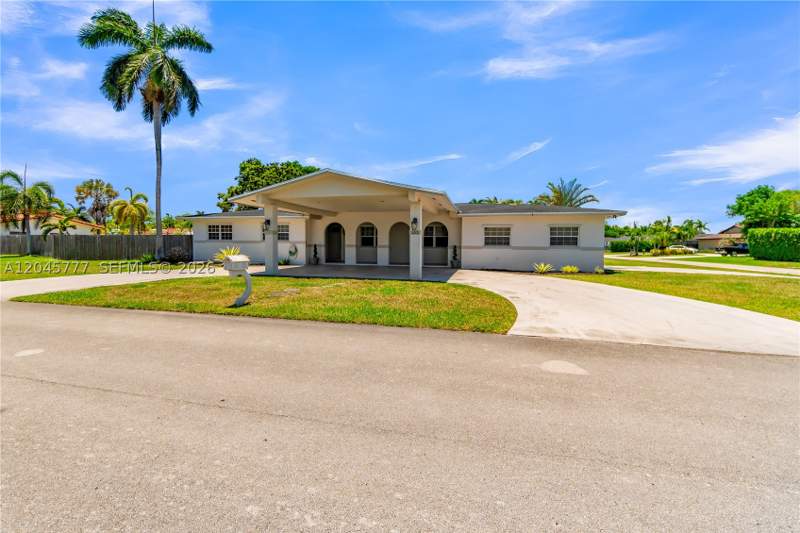 4 bedroom SingleFamilyResidence at 12805 SW 193rd Ter, Green Meadow Estates, Miami — photo 3