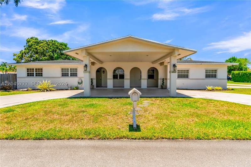 4 bedroom SingleFamilyResidence at 12805 SW 193rd Ter, Green Meadow Estates, Miami — photo 4