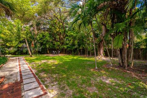2215 Tequesta Ln, Miami FL - photo 6 of 14