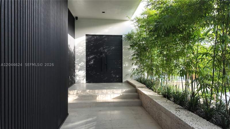 6 bedroom SingleFamilyResidence at 570 S Shore Dr, Normandy Golf Course, Miami Beach — photo 3