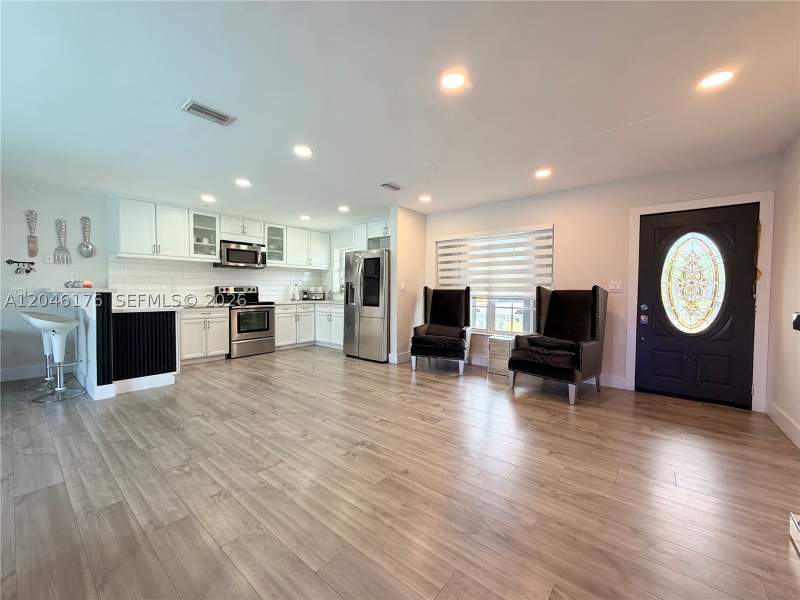 5 bedroom SingleFamilyResidence at 17130 NW 42nd Ct, Carol City 1 St Addn, Miami Gardens — photo 3