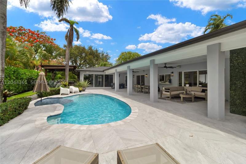 5 bedroom SingleFamilyResidence at 12900 SW 112th Ave, Pine Shore Sec 3, Miami — photo 2