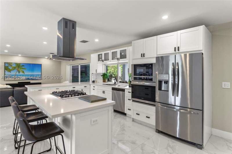 5 bedroom SingleFamilyResidence at 12900 SW 112th Ave, Pine Shore Sec 3, Miami — photo 3