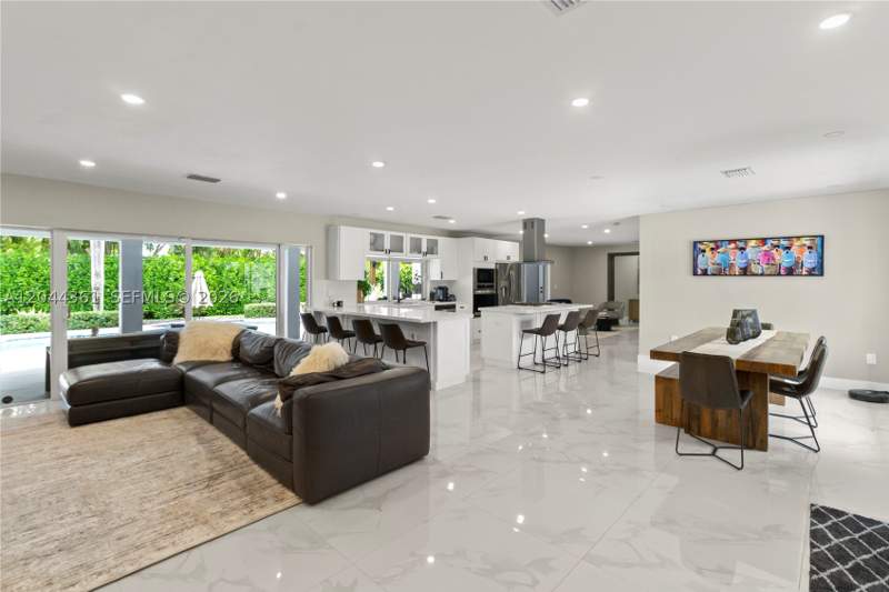 5 bedroom SingleFamilyResidence at 12900 SW 112th Ave, Pine Shore Sec 3, Miami — photo 5