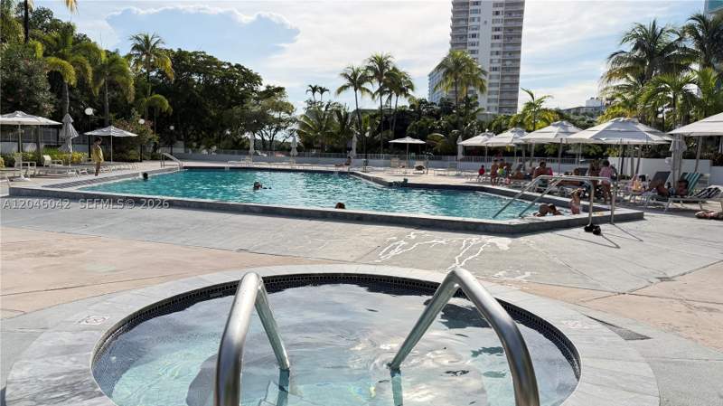 2 bedroom Condominium at 100 Bayview Dr 509, Arlen House East Condo, Sunny Isles Beach — photo 5