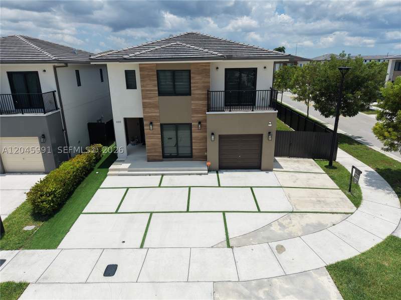 5 bedroom SingleFamilyResidence at 1183 NW 2nd St, Aurora Subdivision, Florida City — photo 2
