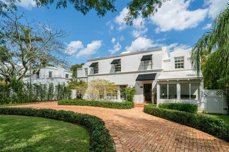5 bedroom SingleFamilyResidence at 939 W 47th Ct, Nautilus Addn, Miami Beach — photo 2