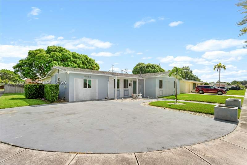 3 bedroom SingleFamilyResidence at 8981 SW 127th Ter, Jennings Park, Miami — photo 3