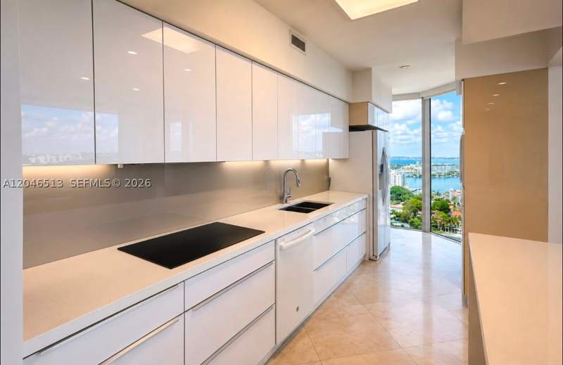 2 bedroom Condominium at 4775 Collins Ave 2407, Green Diamond Condo, Miami Beach — photo 3