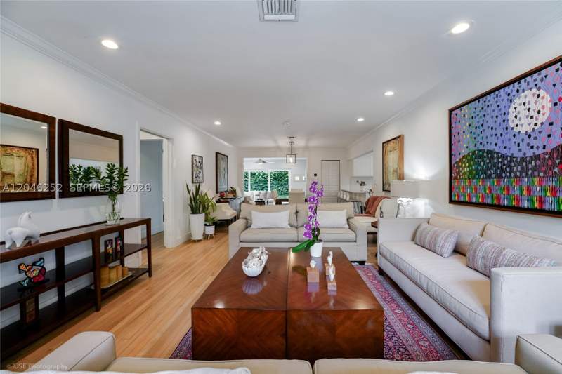 3 bedroom SingleFamilyResidence at 1556 Catalonia Ave, Coral Gables Country Club, Coral Gables — photo 2