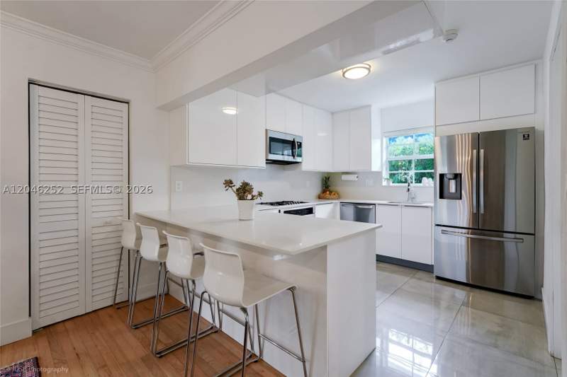 3 bedroom SingleFamilyResidence at 1556 Catalonia Ave, Coral Gables Country Club, Coral Gables — photo 4