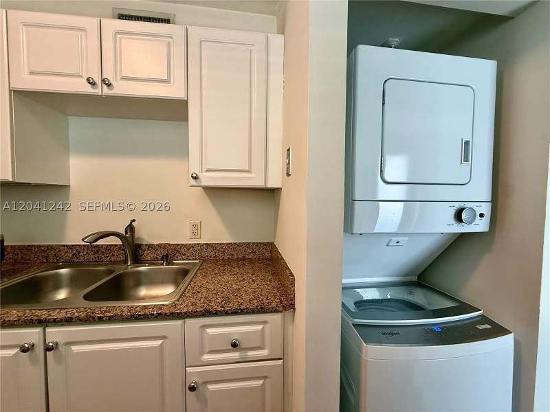 2 bedroom Condominium at 7800 Collins Ave 407, Rond Point Condo, Miami Beach — photo 3