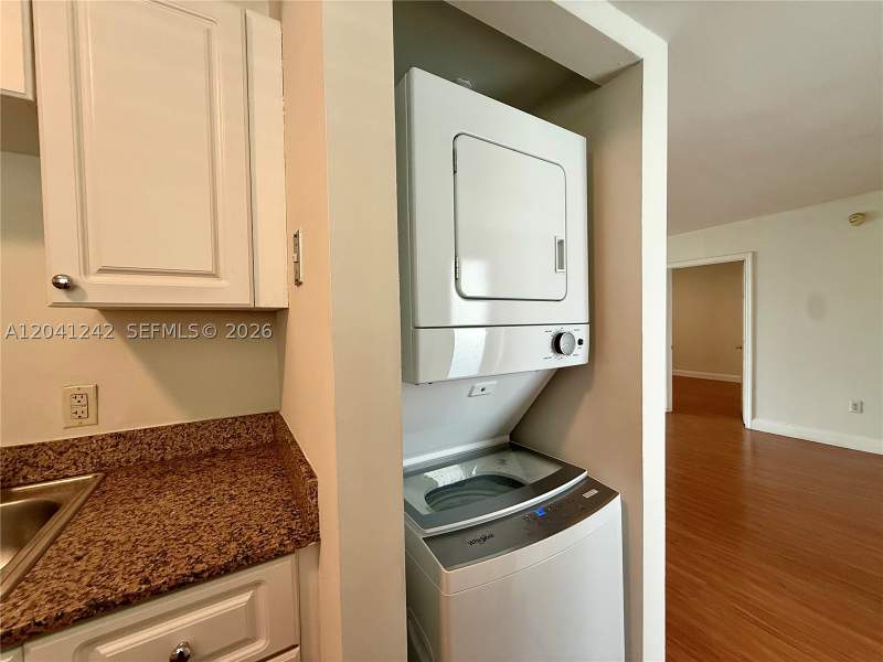 2 bedroom Condominium at 7800 Collins Ave 407, Rond Point Condo, Miami Beach — photo 4