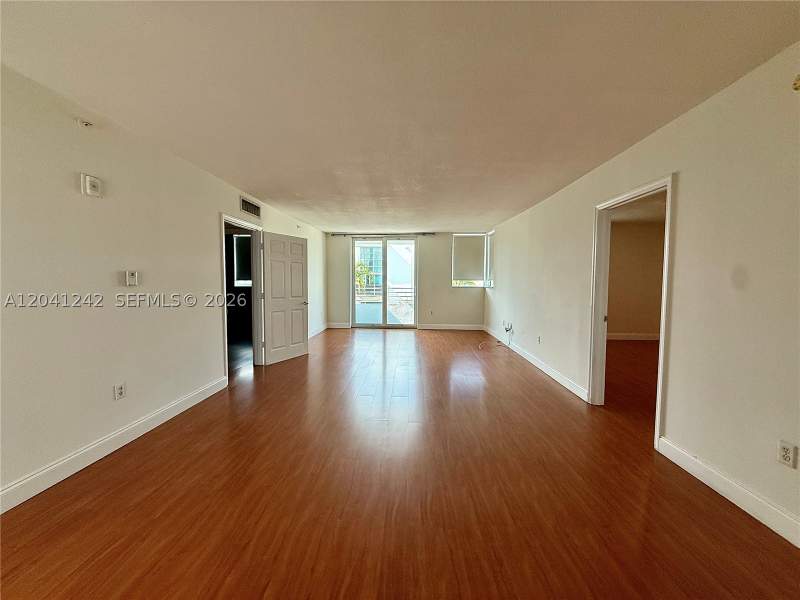 2 bedroom Condominium at 7800 Collins Ave 407, Rond Point Condo, Miami Beach — photo 5