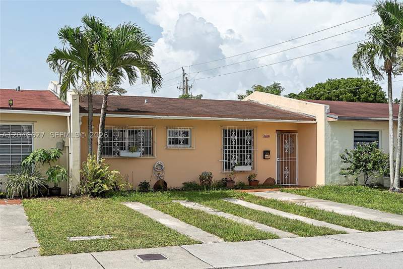 2 bedroom Townhouse at 10112 SW 23rd St, Coral Haven Sec Two, Miami — photo 2