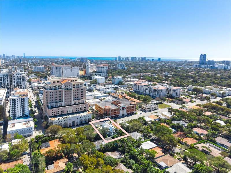 3 bedroom Townhouse at 2710 S Le Jeune Rd, Coral Gables Biltmore Sec, Coral Gables — photo 4