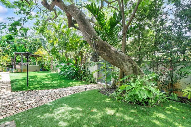3 bedroom SingleFamilyResidence at 8276 E Dixie Hwy, Shorecrest, Miami — photo 3