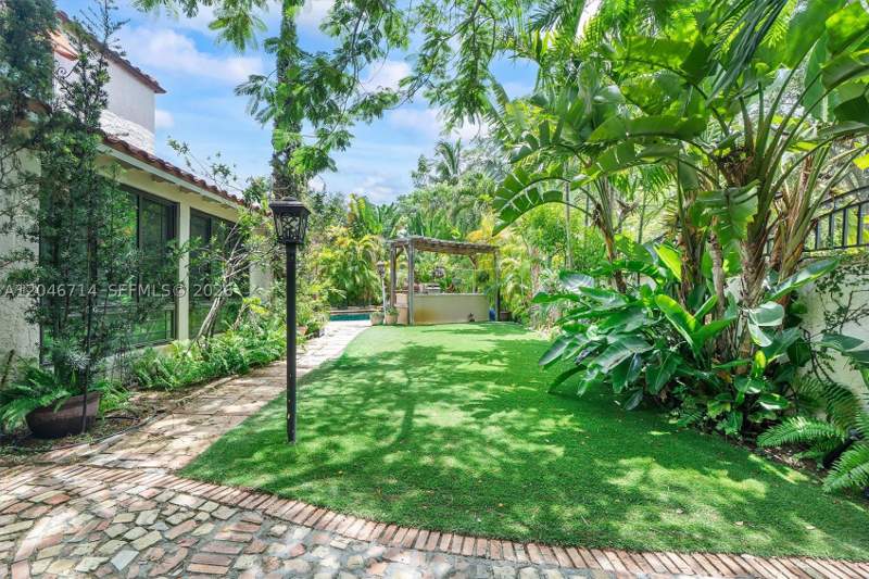 3 bedroom SingleFamilyResidence at 8276 E Dixie Hwy, Shorecrest, Miami — photo 4
