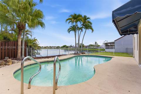 8165 NW 187th Ter, Hialeah FL - photo 23 of 32