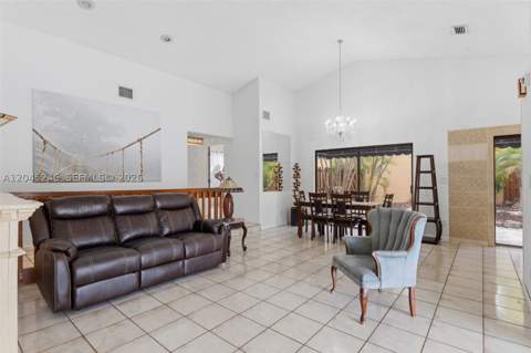 8165 NW 187th Ter, Hialeah FL - photo 8 of 32