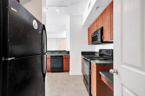 9172 Collins Avenue 302, Surfside FL - photo 10 of 30