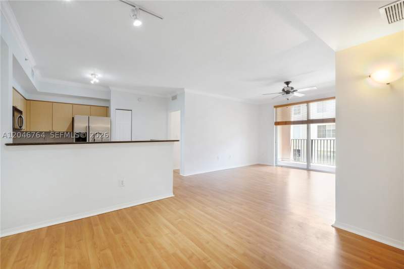 2 bedroom Condominium at 6851 SW 44th St 208, Gables Court Condo, Miami — photo 3