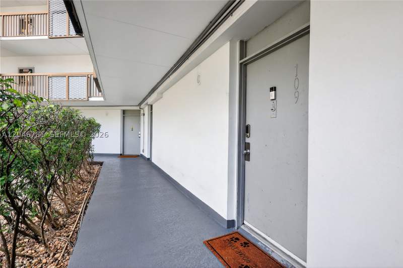 2 bedroom Condominium at 3401 N Country Club Dr 109, Ensenada Condo Bldg E-Ii, Aventura — photo 3