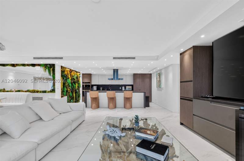 3 bedroom Condominium at 2301 Collins Ave 440-443, Roney Palace Condo, Miami Beach — photo 2