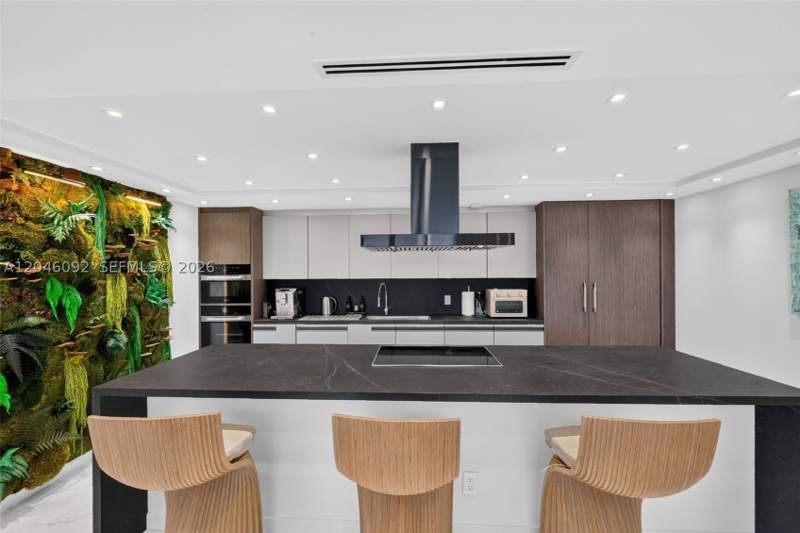 3 bedroom Condominium at 2301 Collins Ave 440-443, Roney Palace Condo, Miami Beach — photo 3