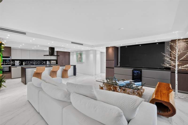 3 bedroom Condominium at 2301 Collins Ave 440-443, Roney Palace Condo, Miami Beach — photo 4
