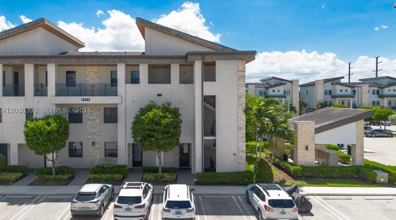 3 bedroom Townhouse at 10443 NW 82nd St 8, Highland At Park Central, Doral — photo 2