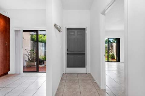 1013 NW 53rd Street, Deerfield Beach FL - photo 11 of 54