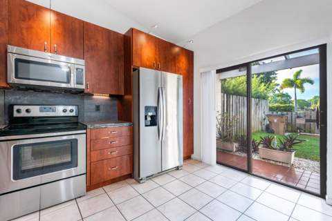 1013 NW 53rd Street, Deerfield Beach FL - photo 13 of 54