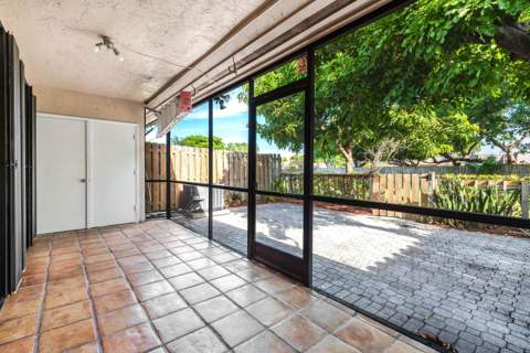 1013 NW 53rd Street, Deerfield Beach FL - photo 7 of 54