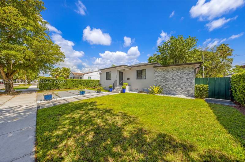 2 bedroom SingleFamilyResidence at 6541 SW 18th St, Ivywild, West Miami — photo 2