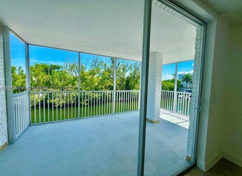 2 bedroom Condominium at 3660 NE 166th St 315, Eastern Shores White Hous, North Miami Beach — photo 3