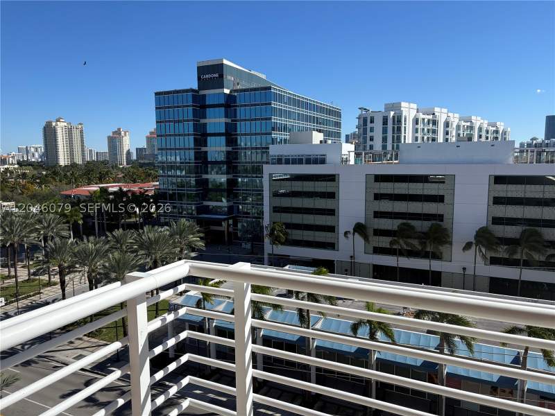 1 bedroom Condominium at 18800 NE 29 Ave 807, Venture At Aventura East, Aventura — photo 2
